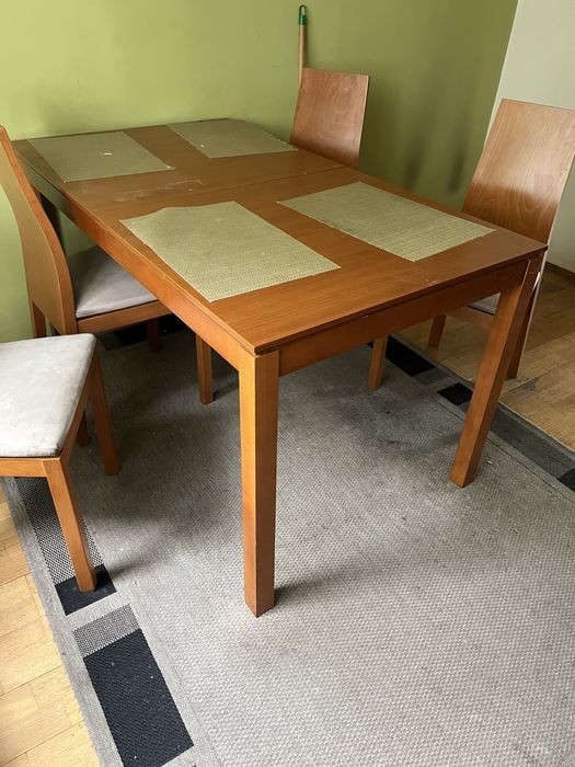 Masywny stol rozkladany i 4 krzesla