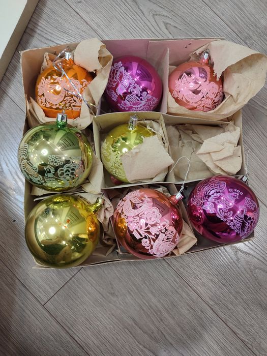 Ялинкові прикраси іграшки на ялинку