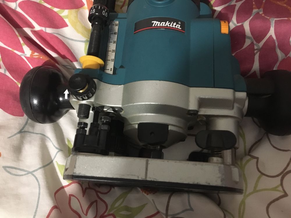 Фрезер Makita RP1110C