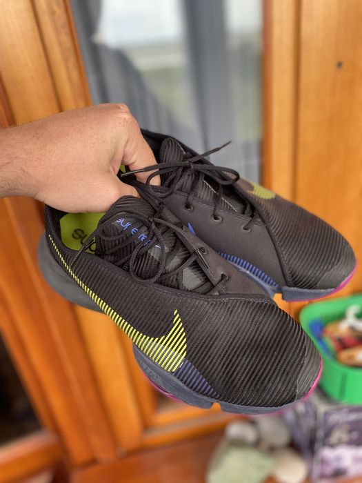 Продаю оригінальні кросівки Nike Air Zoom у розмірі 44