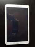 Tablet Samsung E em branco.