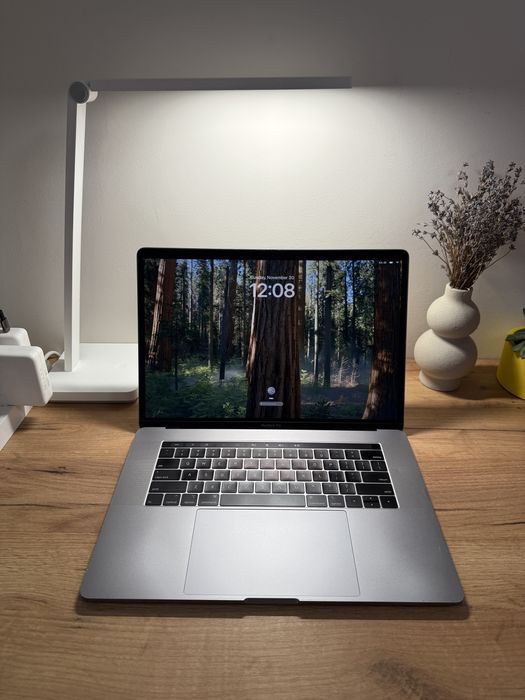 MacBook Pro 15’ 2019 Intel i9 16Gb 512Gb Radeon 560x 4Gb