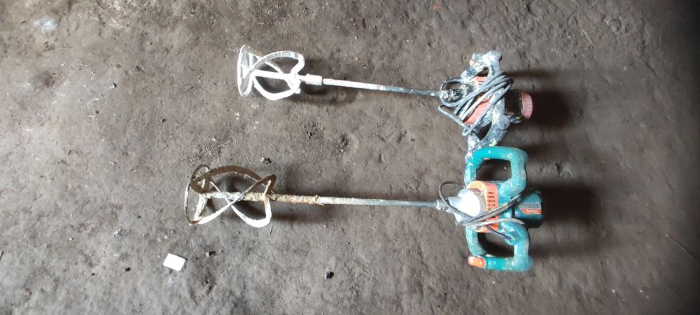 Міксера у робочому стані ціна за 2 міксера 2300 грн