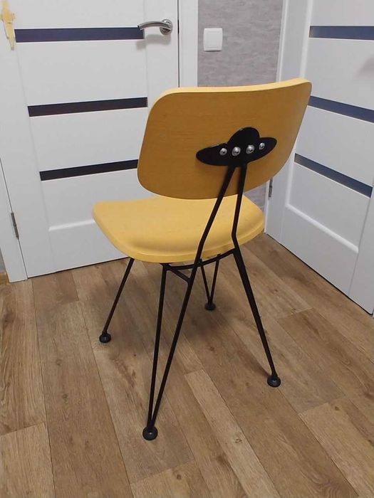 Продам ретрофутуричтический стул.