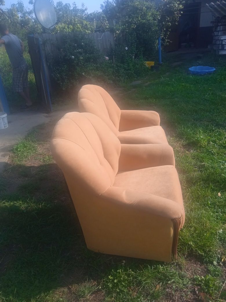 Продам диван з кріслами в хорошому