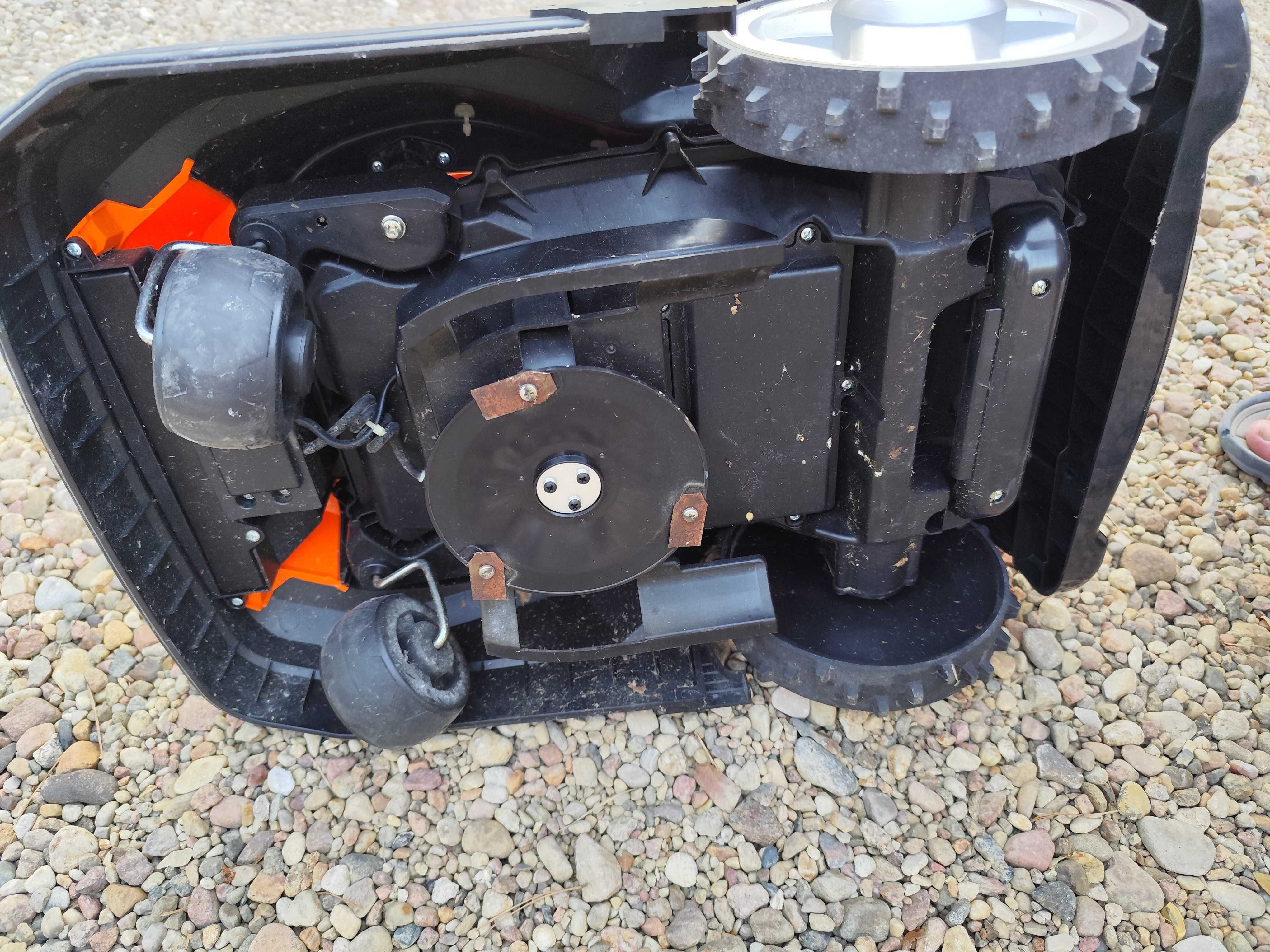 Robot koszący Yard force SA500ECO szer. koszenia 30 cm