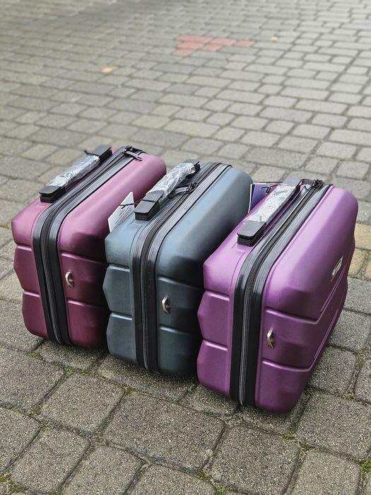 РОЗПРОДАЖ Бьюті кейси WINGS 149 Польща на  валізи чемоданы