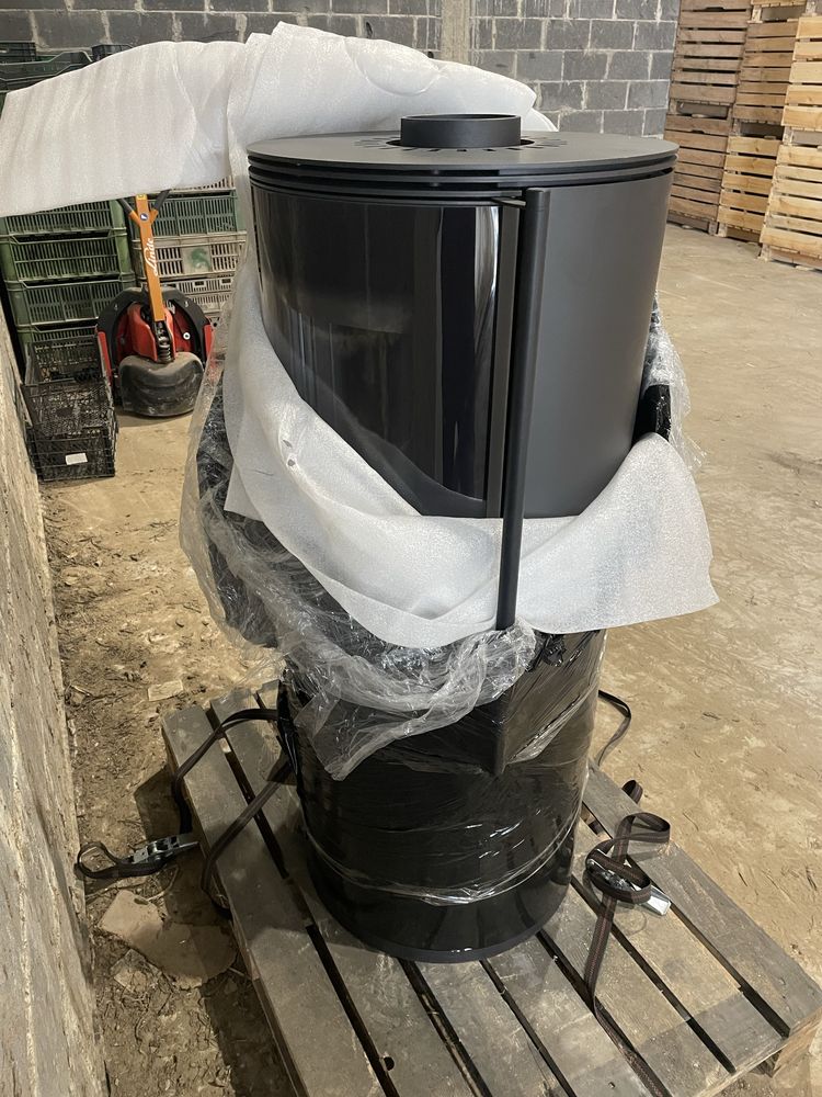 Piec wolnostojący typu koza kratki Sven Black 7kW