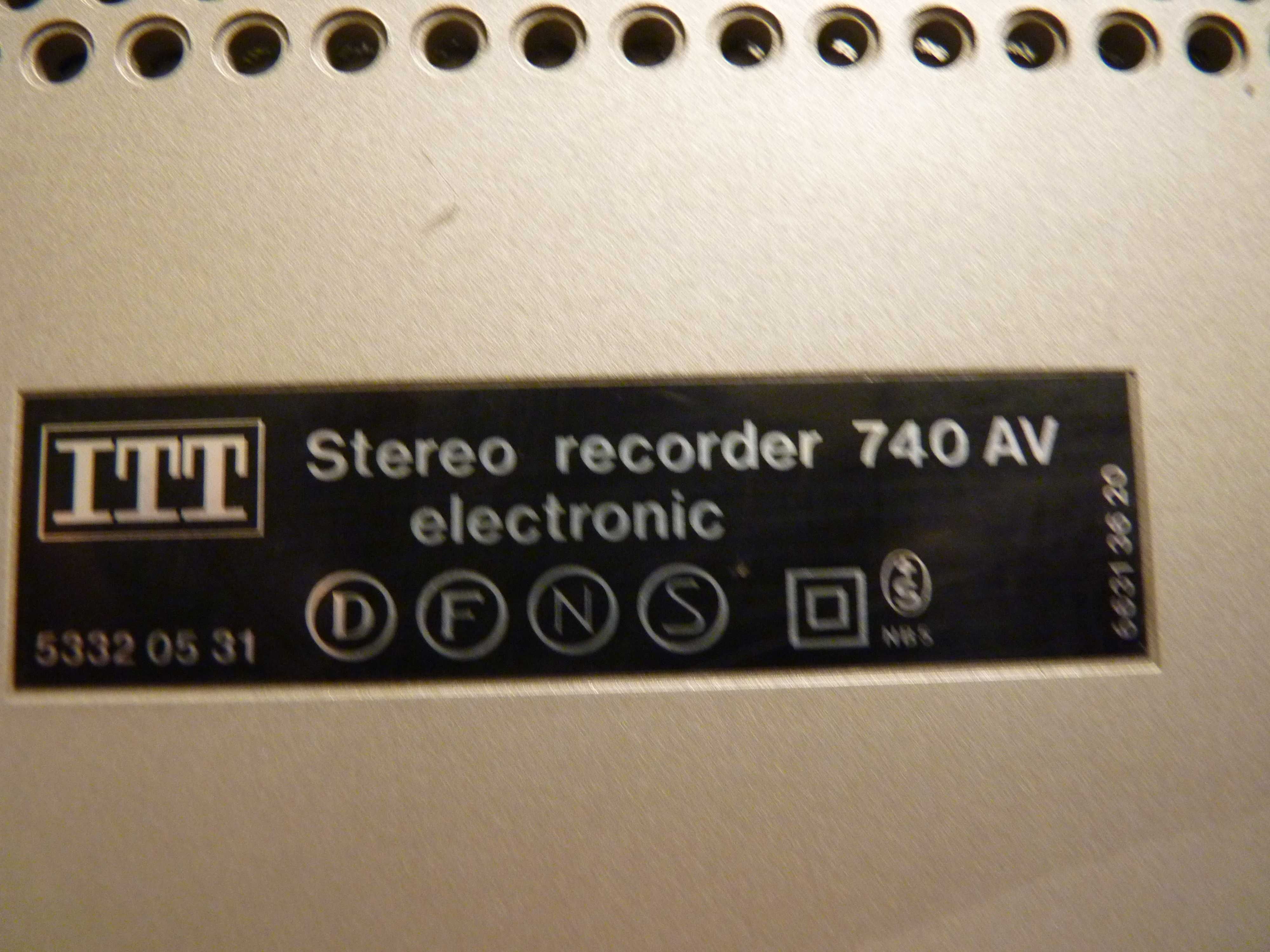 Unikatowy magnetofon reporterski ITT 740AV,sprawny,ładny stan.
