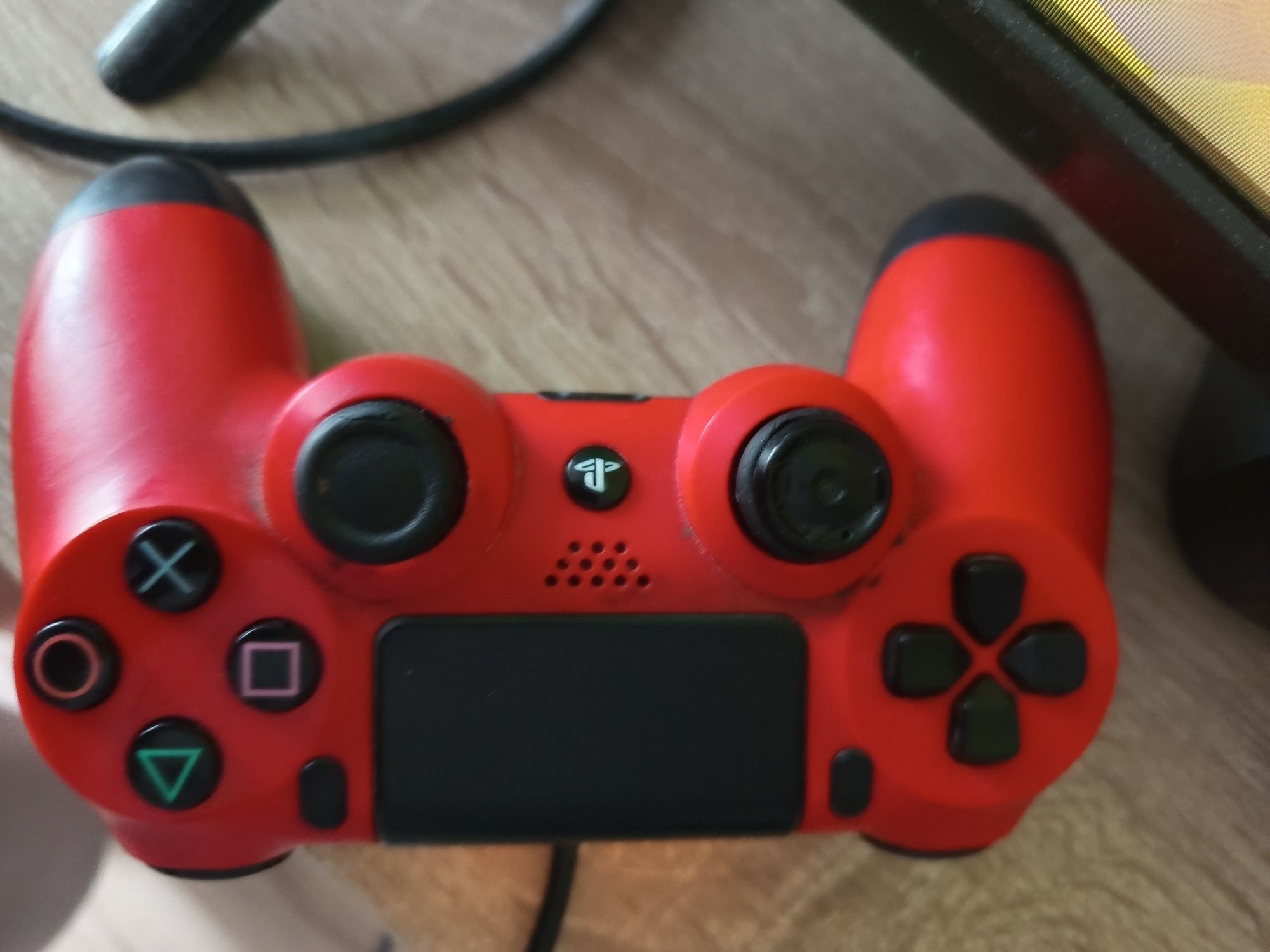 PlayStation 4 +2 pady +7gier