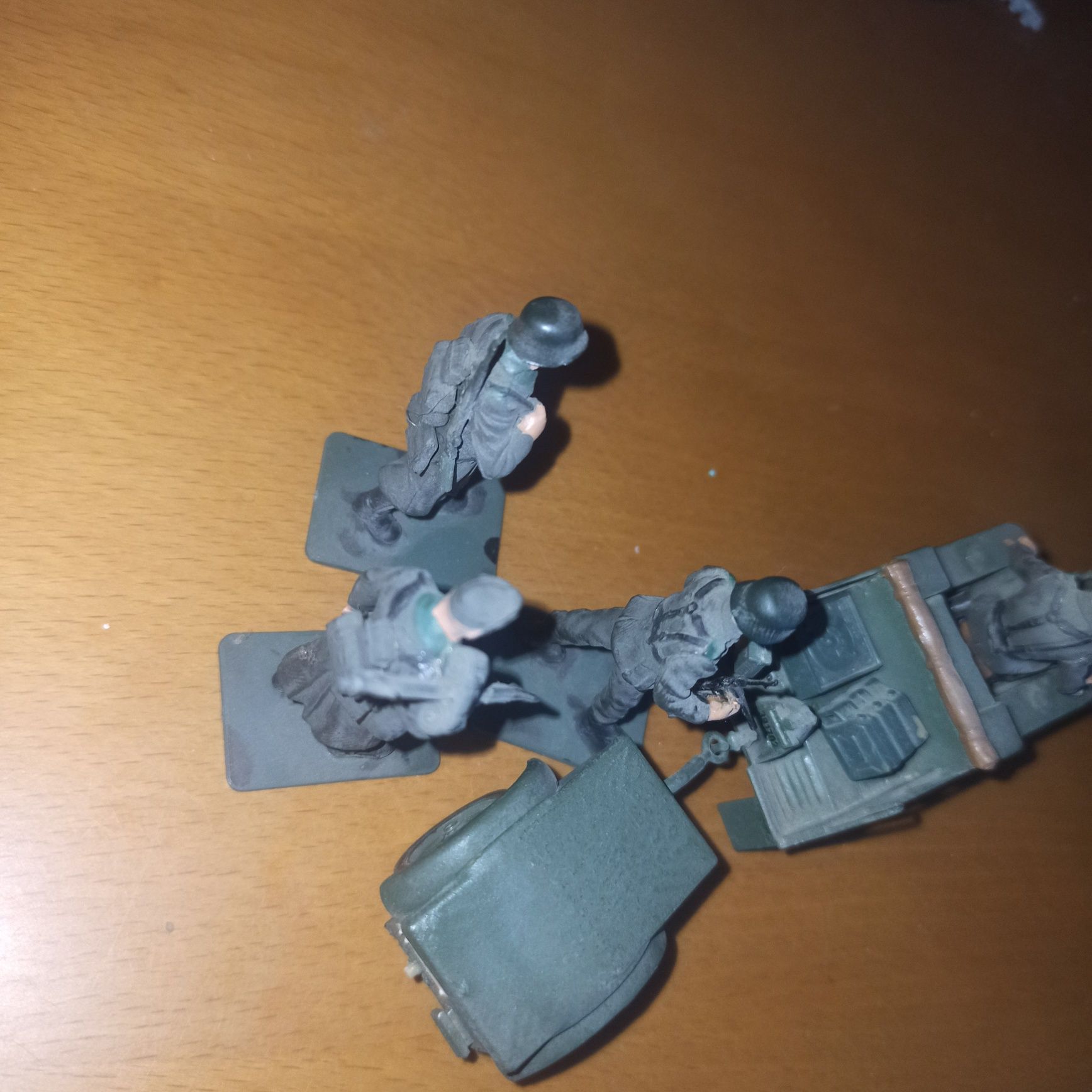 Sd.Kfz.2 Kettenkraftrad 1:35 model  kierowca i 3 szkopów