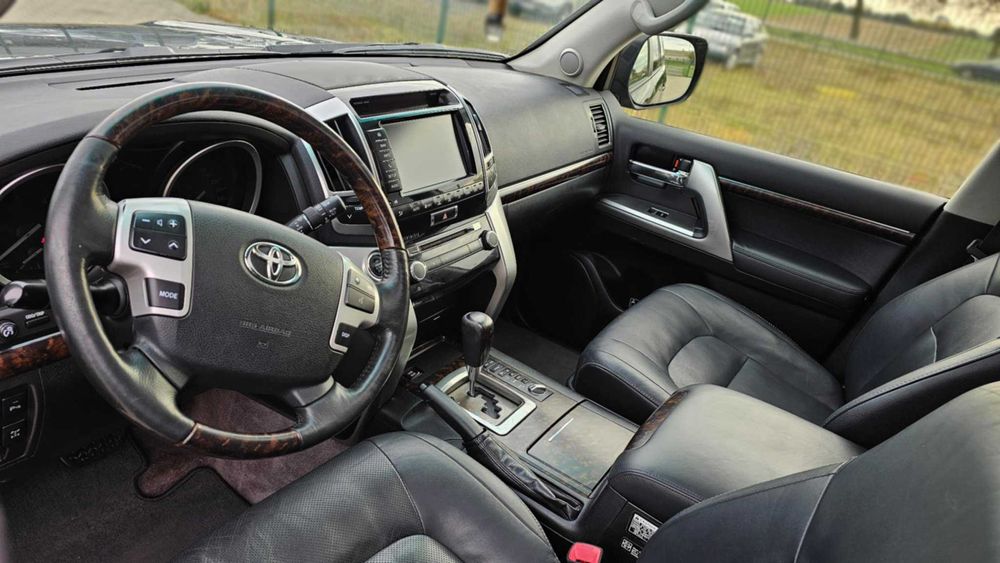 TOYOTA Land Cruiser J200 4.5 diesel