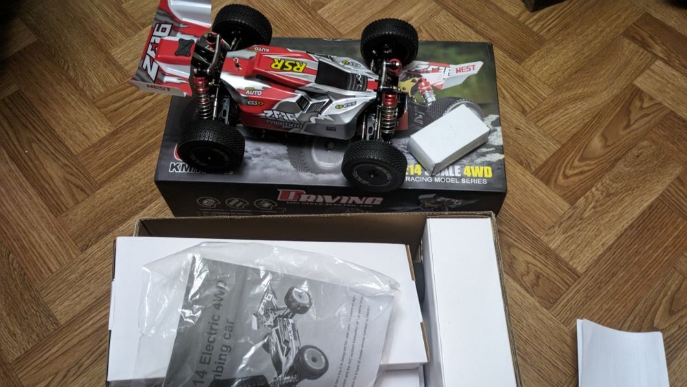 Велика радіокерована швидка баггі WL-Toys 144001 4WD 1/14 красна