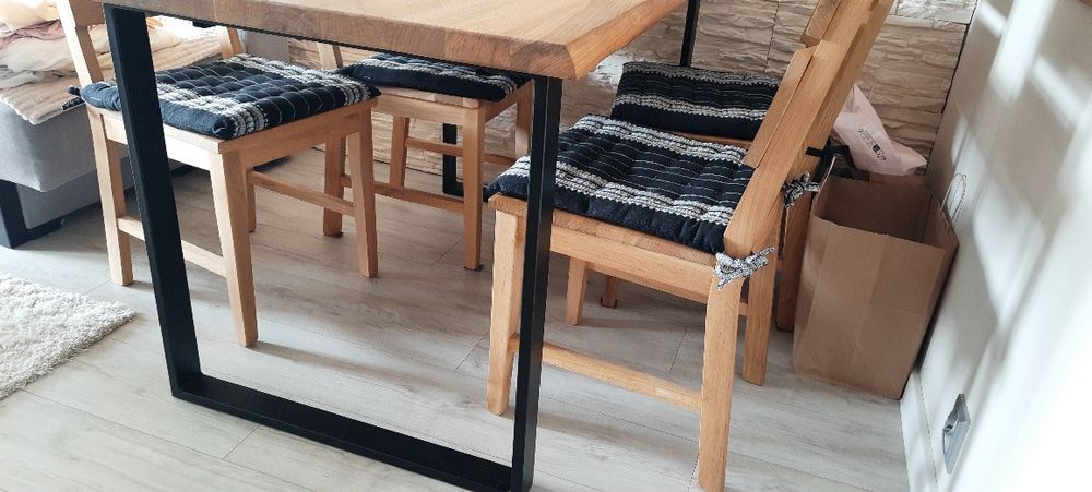 Stół dębowy z dostawkami i z krzesłami