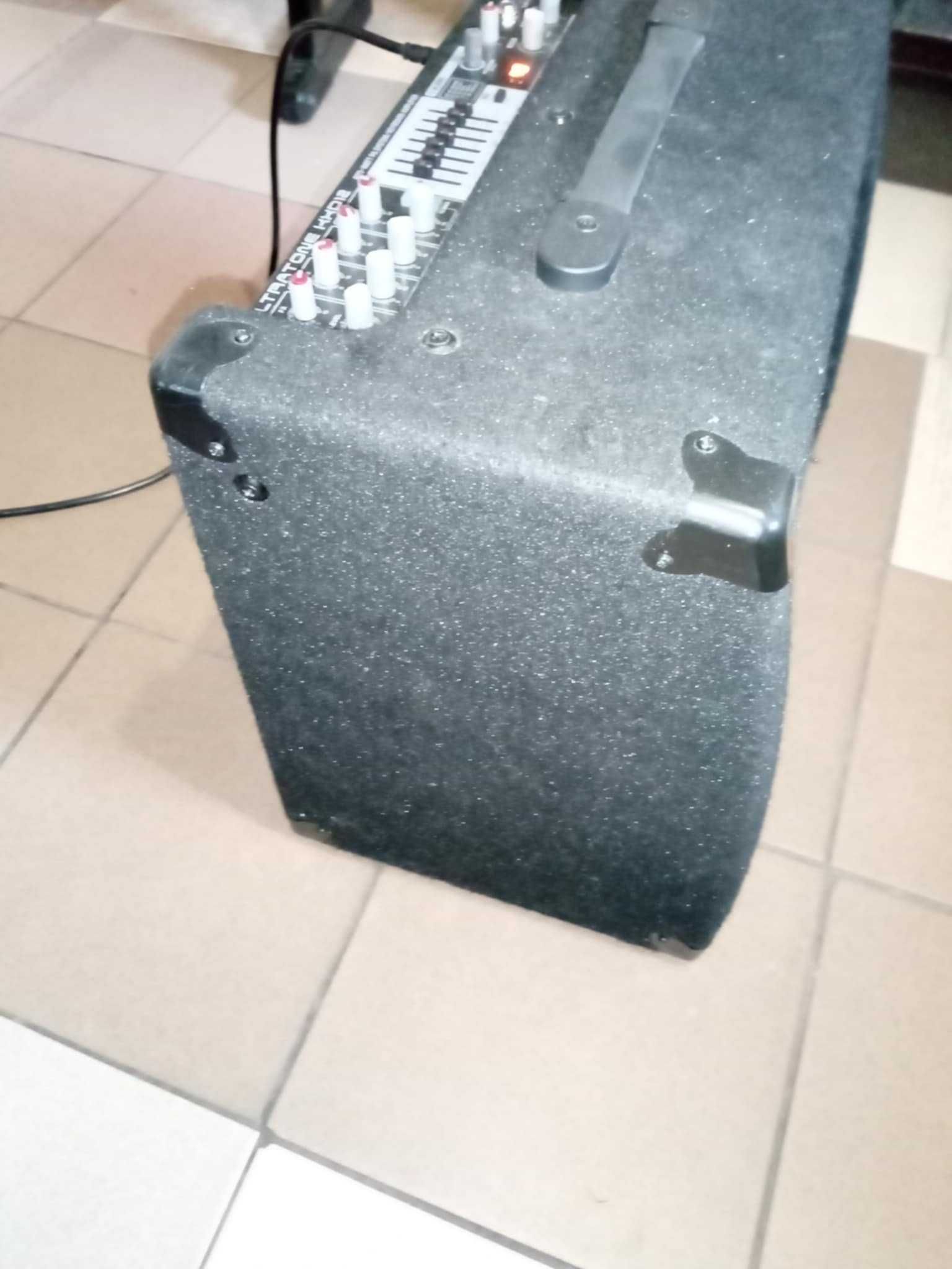 Wzmacniacz behringer KXD12 keyboard amplifier