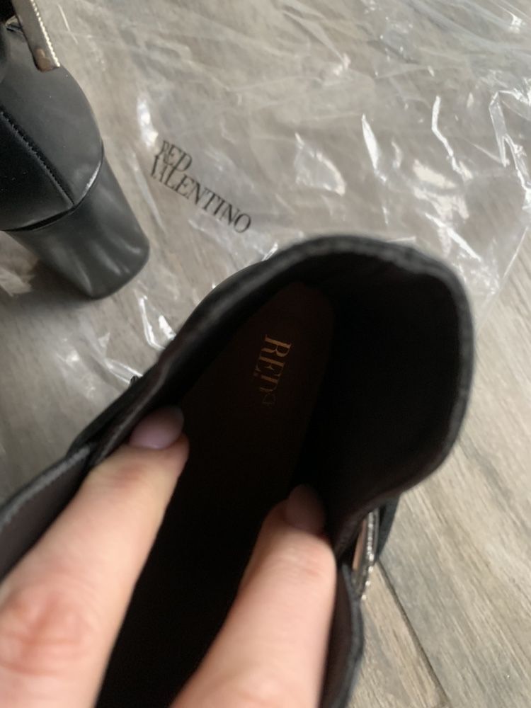 Red Valentino oryginalne nowe skorzane botki 39