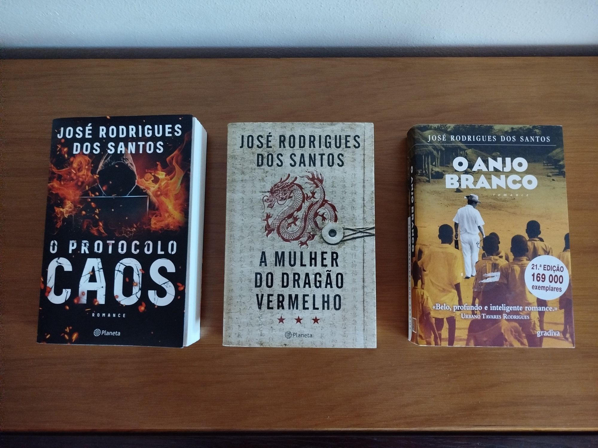 Livro de vários autores