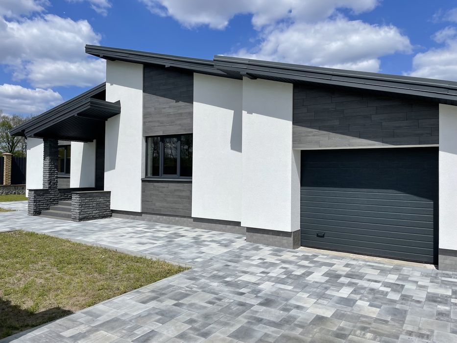 Продам будинок на Спартака біля Дендропарку.