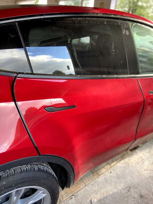 Дверка Tesla Model Y задня права передня  колір червон білий PPSW PPMR