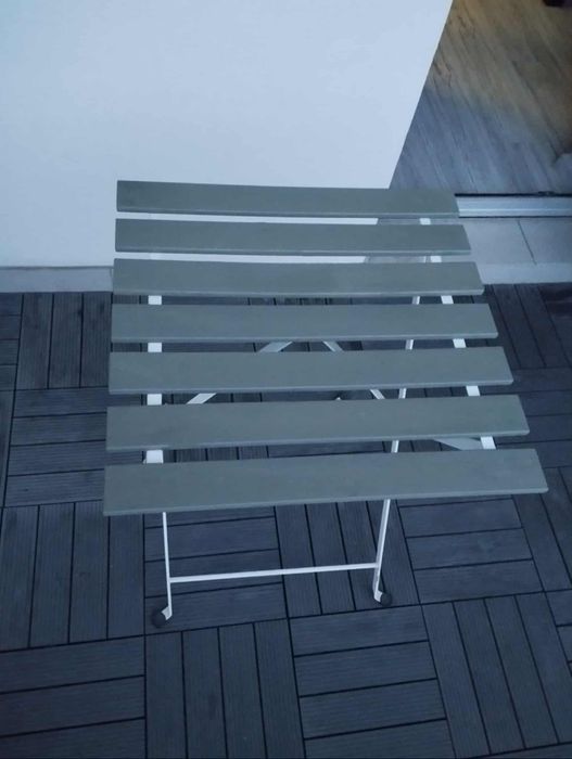 Krzesła składane (2 szt.) "Bella vita" + stolik ikea
w kolorze khaki