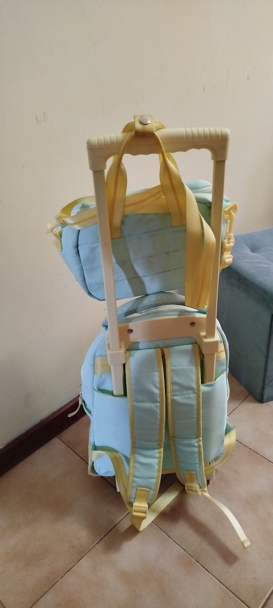 Mochila escolar com lancheira