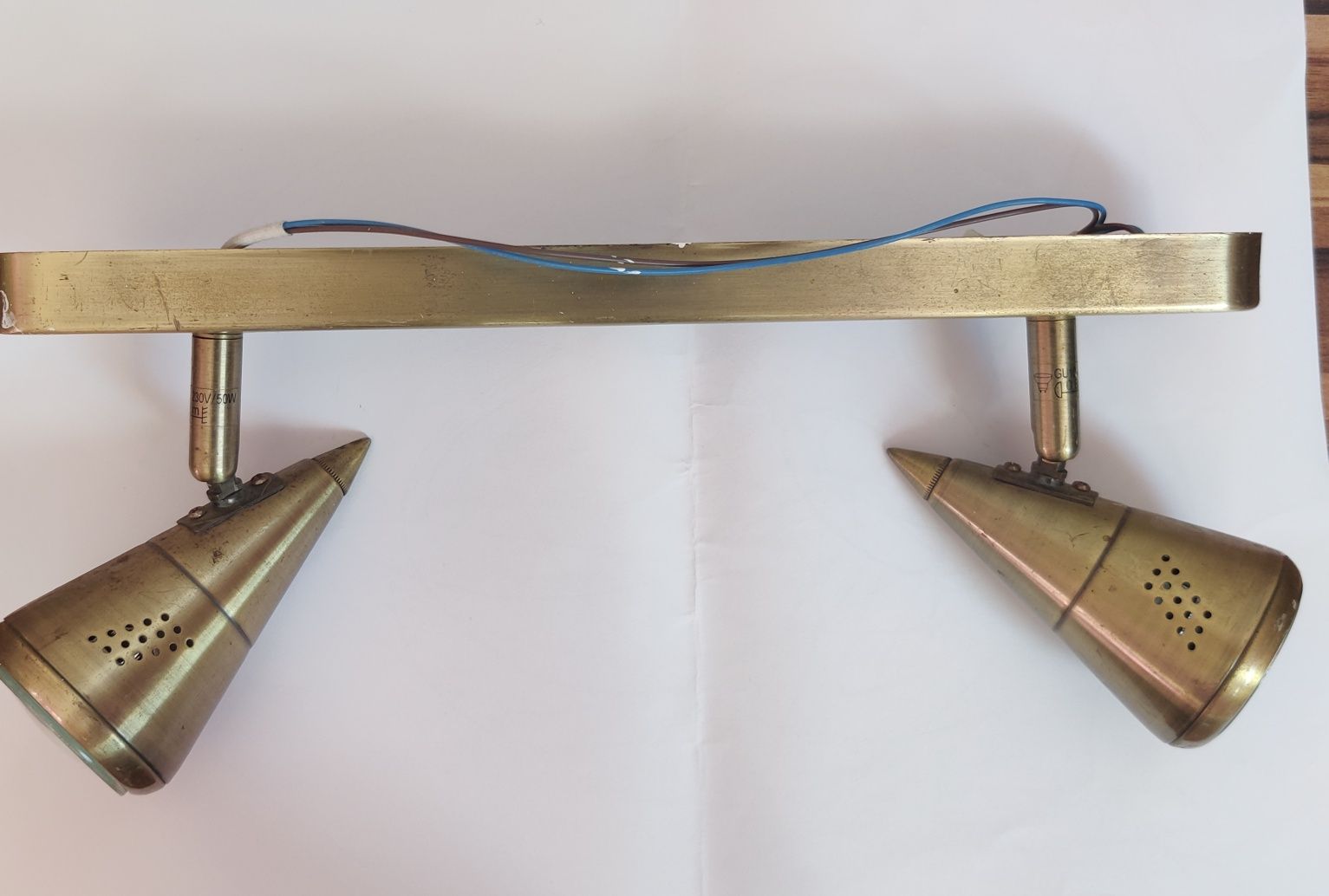 Lampa dwupunktowa do oświetlenia