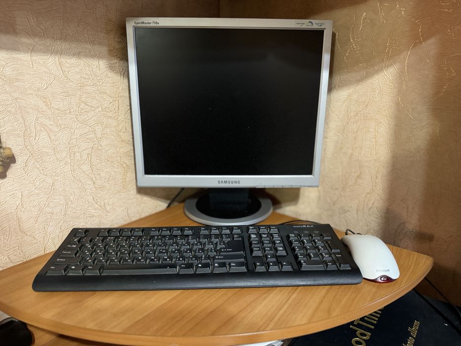 Системный блок и монитор