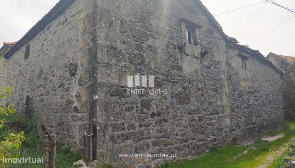 Venda de Moradia em pedra para restauro, Castro Laboreiro, Melgaço