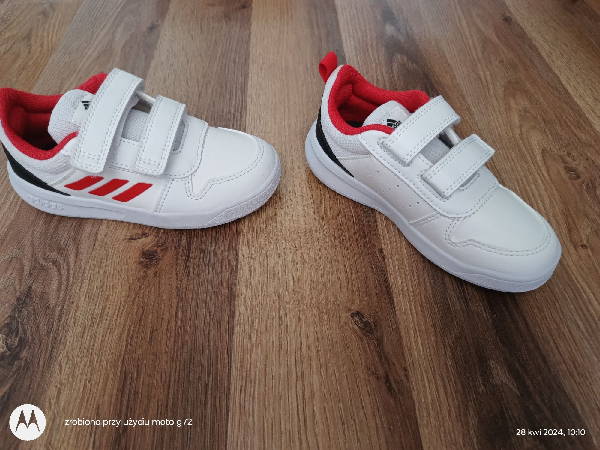 Nowe buty Adidas roz 26 dla chłopca