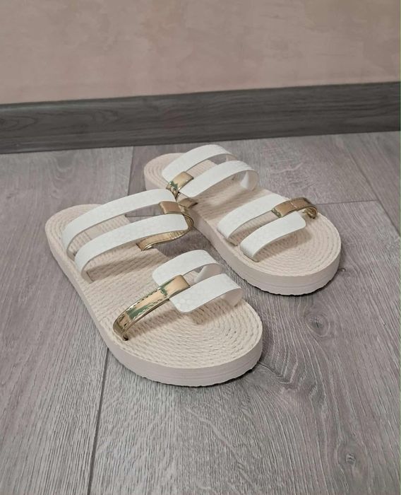 Нові шльопанці , 38 розмір