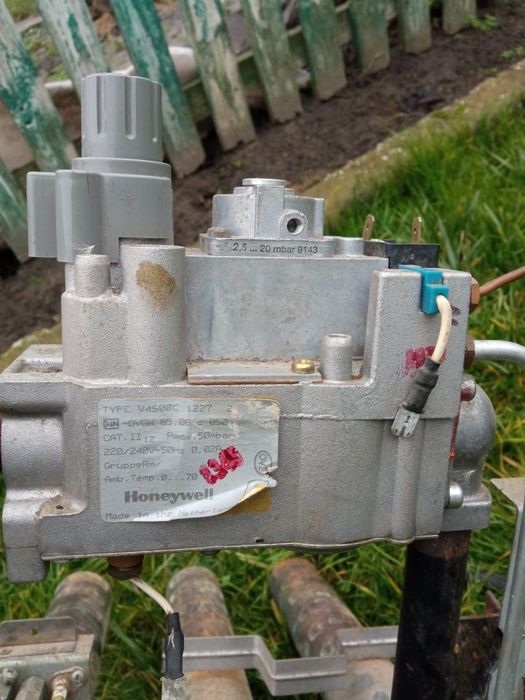 Газовий клапан Honeywell V 4600 C 1227
