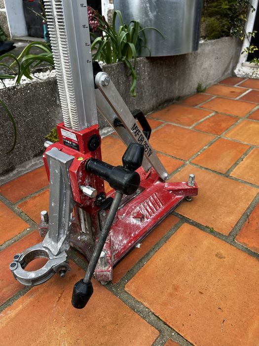 Maquina caroteadora a bateria