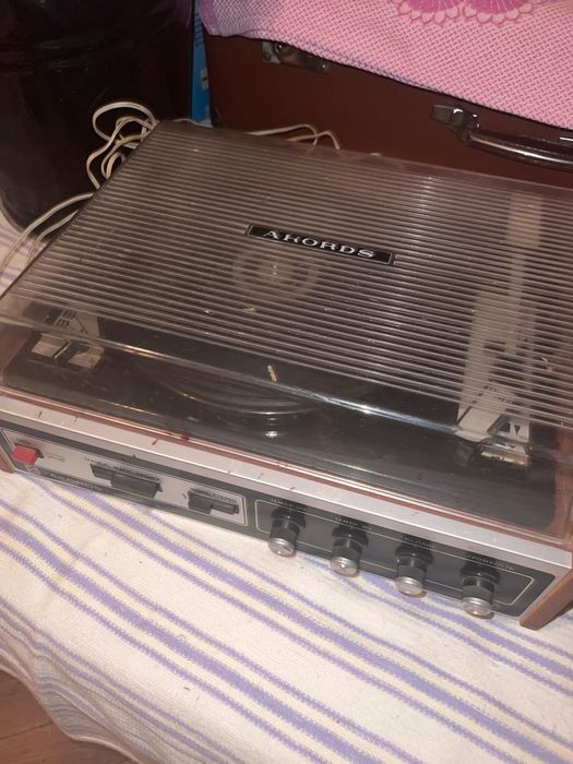 Виниловый проигрыватель Akords Stereo с колонками