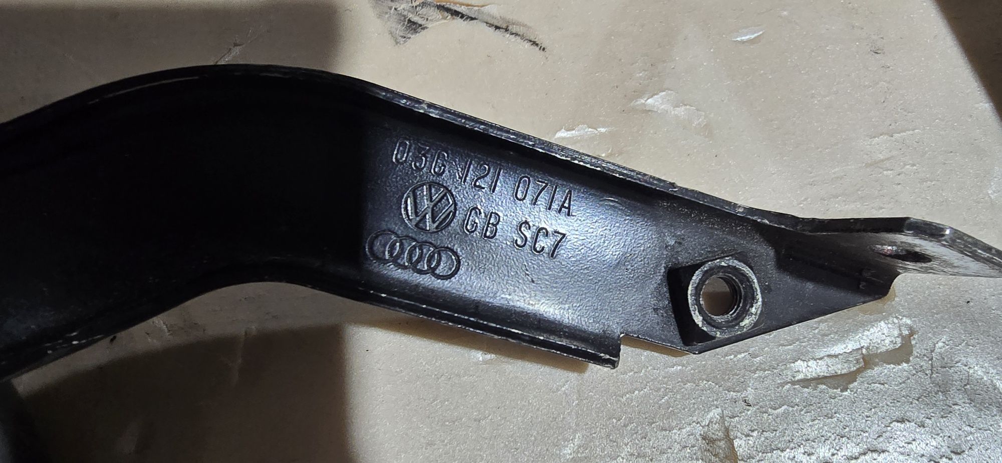 Audi A 6  tubo água