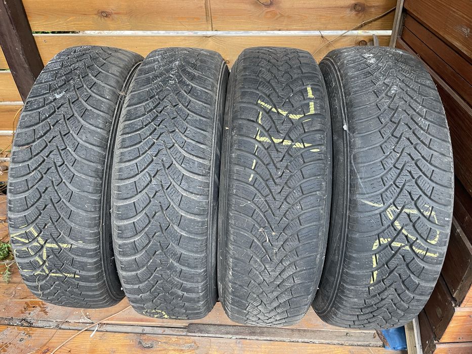 Komplet opon zimowych  z felgami 4x100 Piasta 54mm