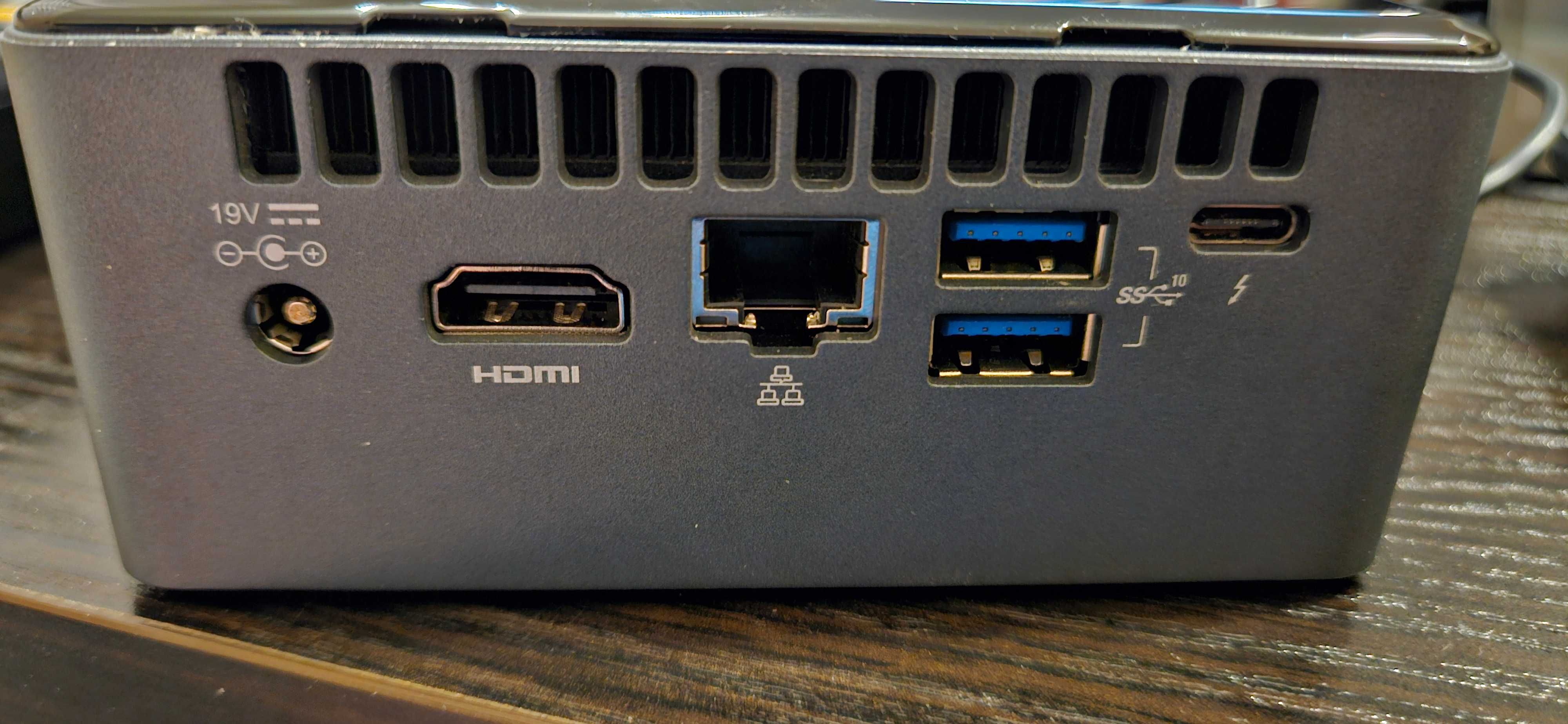 Intel NUC z i3 i 16GB RAM