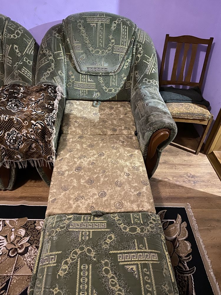 Продам диван і крісло , розкладні