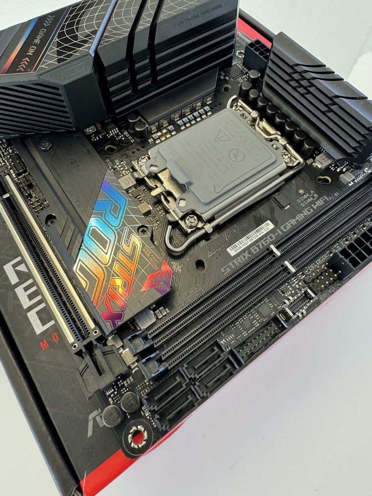 Płyta główna Mini ITX ASUS STRIX B760-I Gaming Wifi