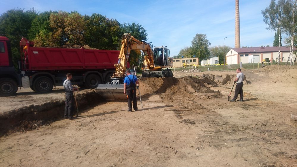 Usługi koparką wywrotką koparko ładowarka wynajem wykopy transport.