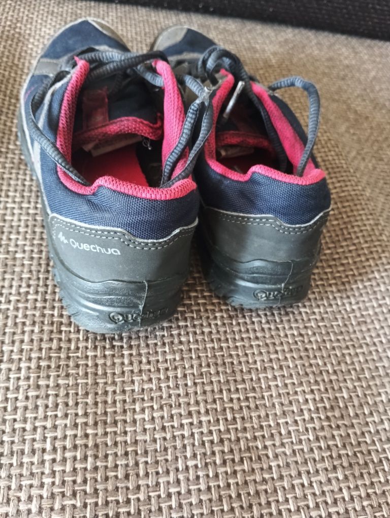 Buty trekkingowe.
