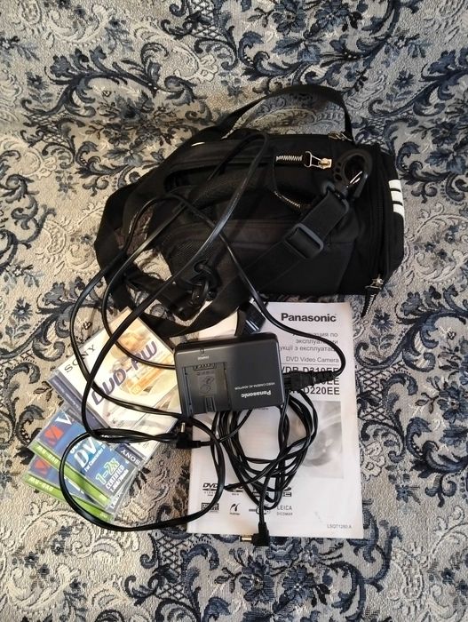 видеокамера PANASONIC VDR-D220