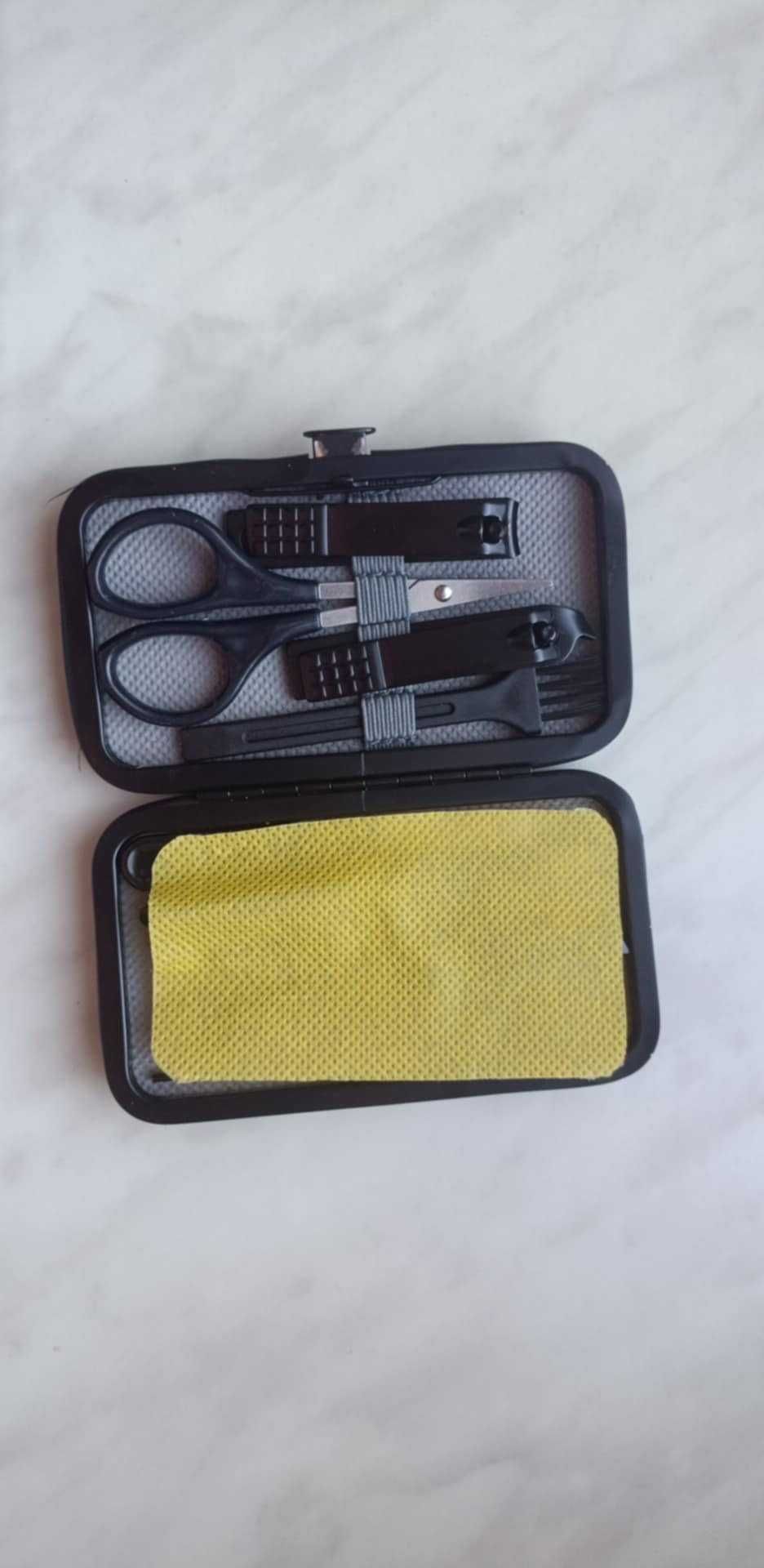 Zestaw przybornik do paznokci w etui