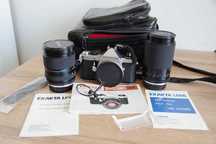 Sprzedam zestaw z aparatem PENTAX ME SUPER