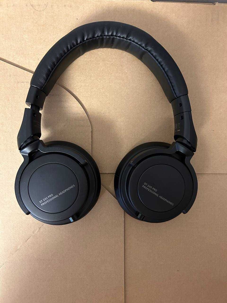 Наушники Beyerdynamic DT 240 PRO