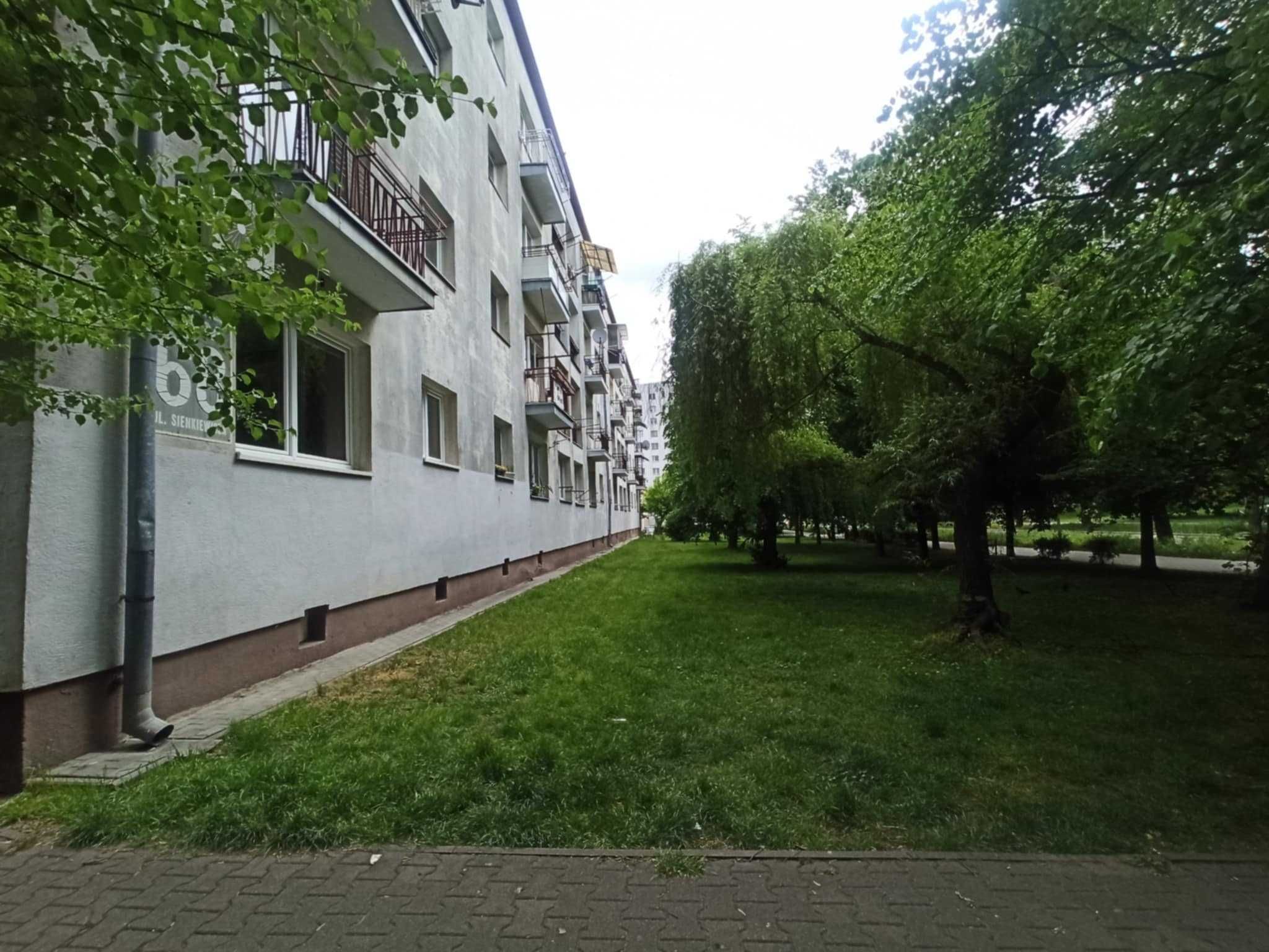 Sprzedam kawalerkę 35m ,II p, ul Sienkiewicza 68