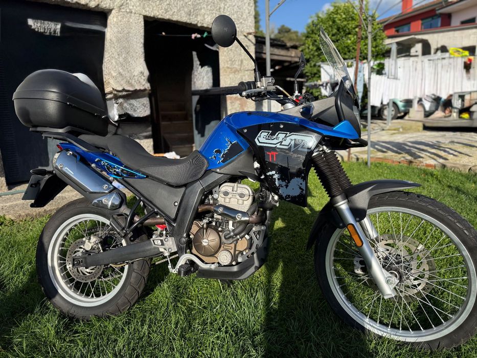 Motociclo UM Adventure