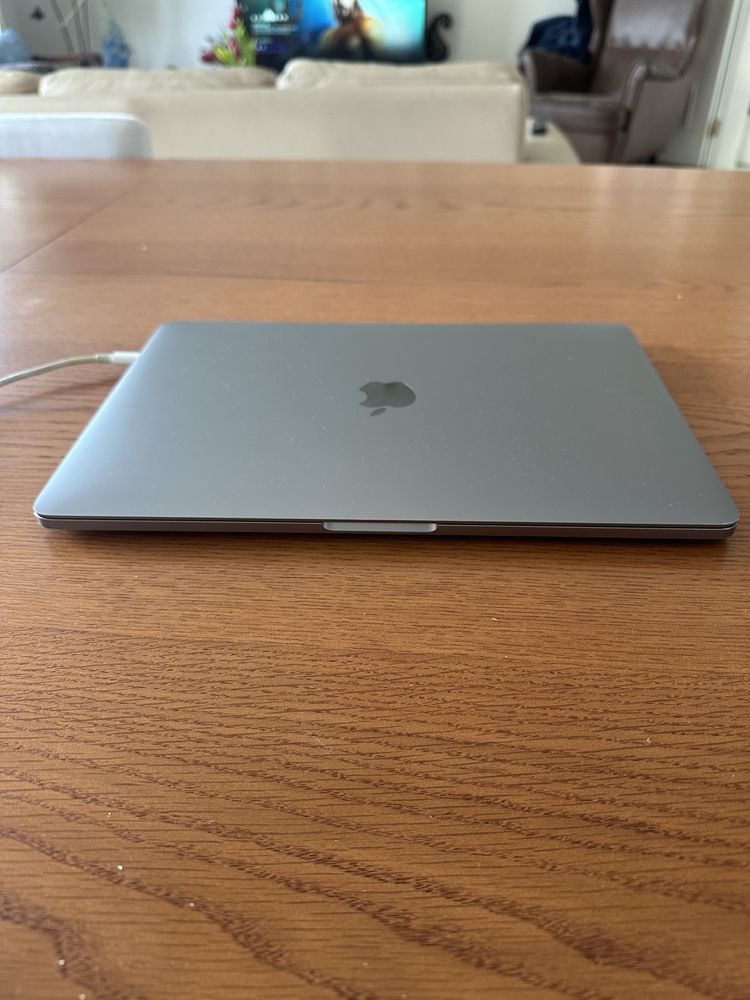 MacBook Pro 13” 8 GB