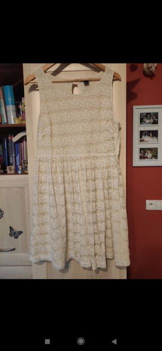 Sukienka koronkowa beżowa