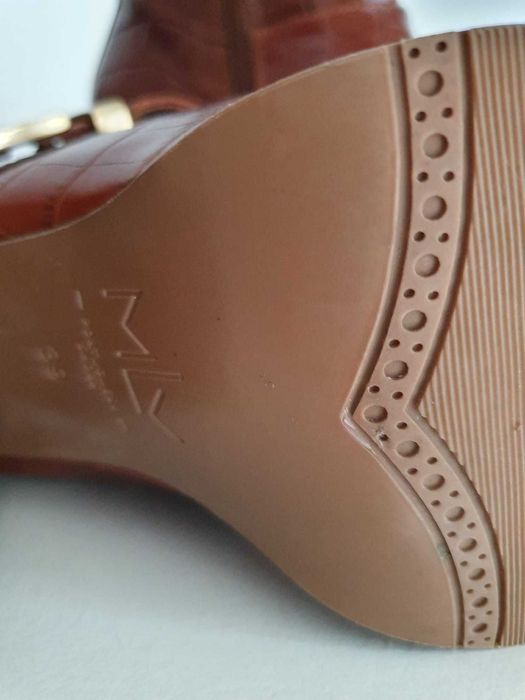 Botim MLV, tamanho 39, cor preto, nunca usados.