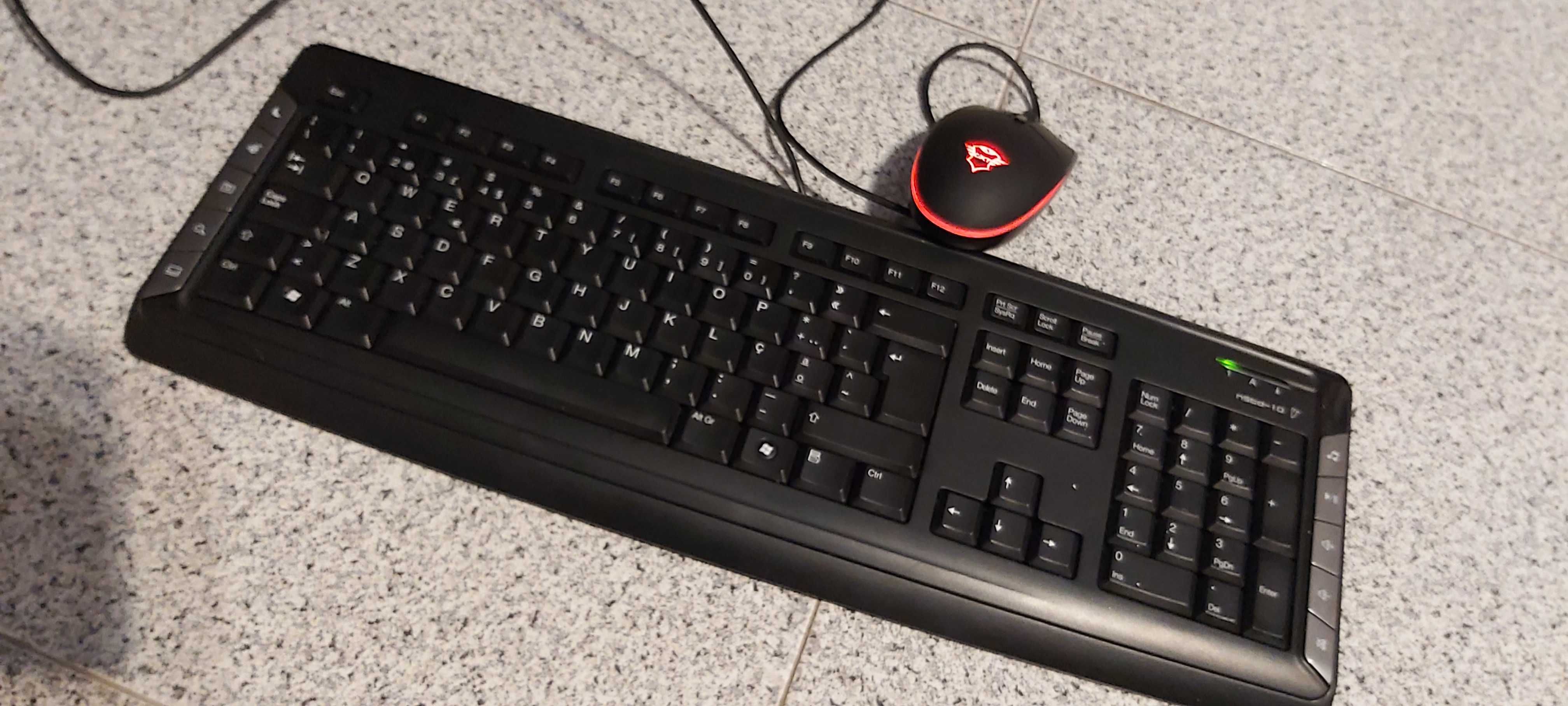 Teclado para computador, com rato.